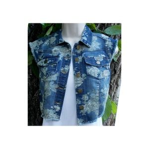 No Boundaries Cropped, Hi-Low, Floral Print Jean V